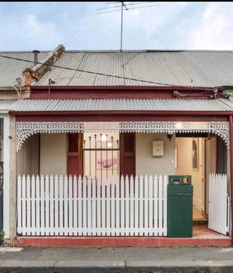 A Beautiful Terrace House With Parking & Courtyard - Kalgoorlie Accommodation 0