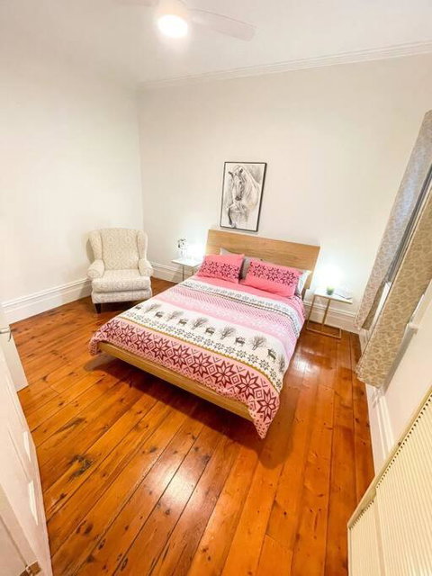 A Beautiful Terrace House With Parking & Courtyard - Kalgoorlie Accommodation 4