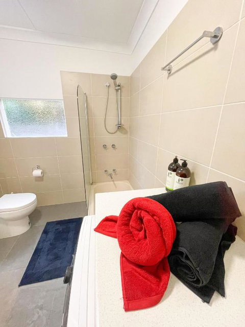 A Beautiful Terrace House With Parking & Courtyard - Kalgoorlie Accommodation 1