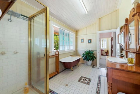 A Charming Queenslander - Kalgoorlie Accommodation 3