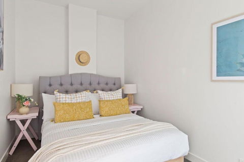 A Cozy 2BR Apt On Collins Near Flinders Station - Kalgoorlie Accommodation 3