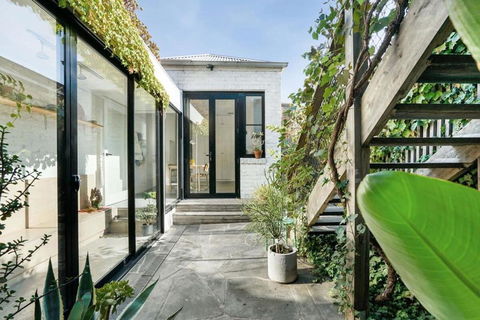 A Designer Terrace House By Edinburgh Gardens - Kalgoorlie Accommodation 3