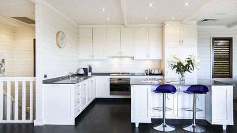 A Grand Beach Retreat - Kalgoorlie Accommodation 3