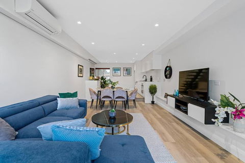 A Luxury 3 Bedrooms Hideaway - Kalgoorlie Accommodation 0