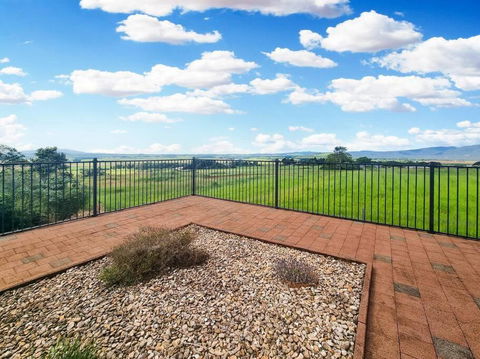 A Picturesque 3 Bedroom House With Splendid Views - Kalgoorlie Accommodation 0