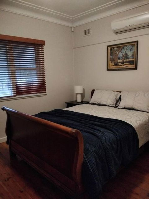 A Rosy House In Roselands - Kalgoorlie Accommodation 1