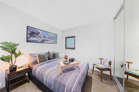 A Stylish 2BR Apt With City Views In Southbank - Kalgoorlie Accommodation 4