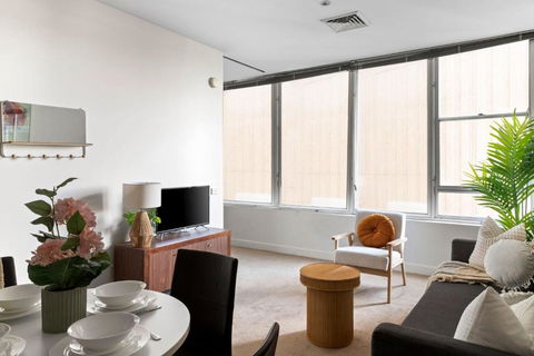 A Stylish & Central 2BR Apt Near Flinders Station - Kalgoorlie Accommodation 2