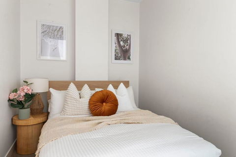 A Stylish & Central 2BR Apt Near Flinders Station - Kalgoorlie Accommodation 3