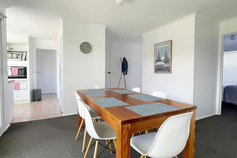 A Wave From It All - Kalgoorlie Accommodation 4