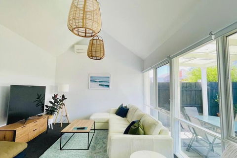 A Wave From It All - Kalgoorlie Accommodation 3