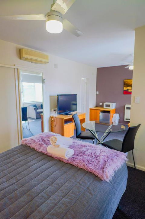 Abbotsleigh Motor Inn - Kalgoorlie Accommodation 3
