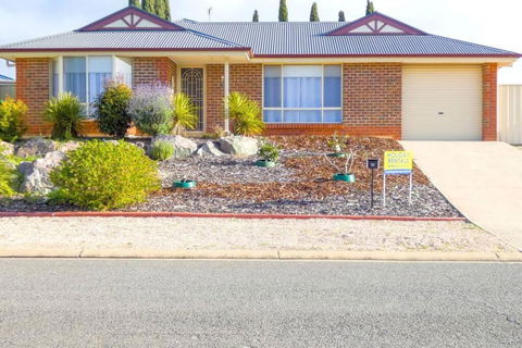 About That Time - Kalgoorlie Accommodation 0