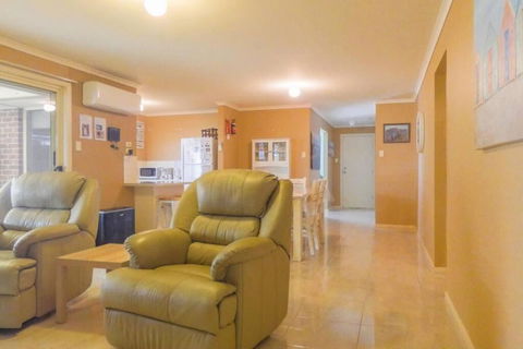 About That Time - Kalgoorlie Accommodation 4