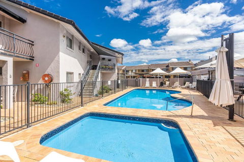 Absolute Beachfront Apartment 9T - Kalgoorlie Accommodation 2
