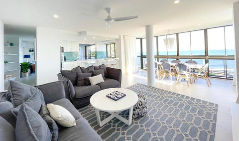Absolute Beachfront Bliss On Kings Beach - Kalgoorlie Accommodation 2