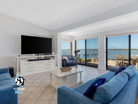 Absolute Water Frontage W/ Jetty + Boat Ramp - Kalgoorlie Accommodation 1