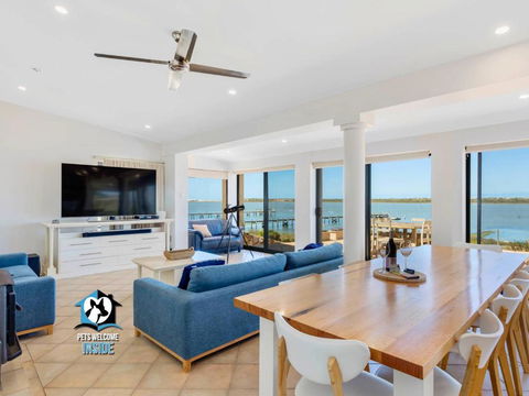 Absolute Water Frontage W/ Jetty + Boat Ramp - Kalgoorlie Accommodation 0