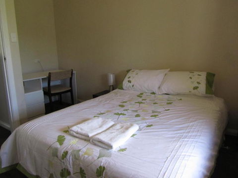 Acacia Cottage - Kalgoorlie Accommodation 1
