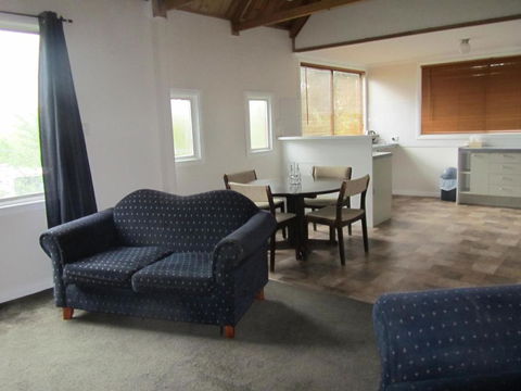 Acacia Cottage - Kalgoorlie Accommodation 4