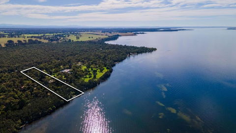 Acacia Lakehouse - Kalgoorlie Accommodation 2