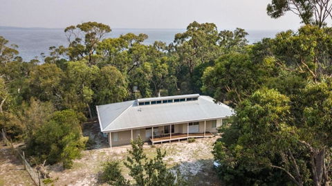 Acacia Lakehouse - Kalgoorlie Accommodation 0