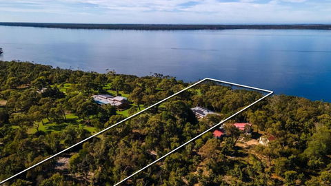 Acacia Lakehouse - Kalgoorlie Accommodation 1