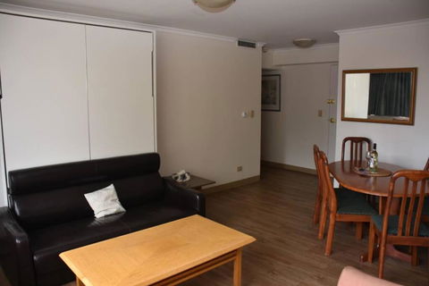 Accommodation Sydney: Hyde Park View 2 Bedroom 1 Bathroom Pet Friendly Apartment - Kalgoorlie Accommodation 2