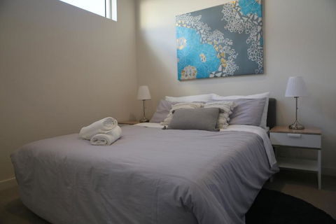 Adelaide CBD Bluebird Apartment - Kalgoorlie Accommodation 3