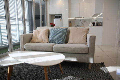 Adelaide CBD Bluebird Apartment - Kalgoorlie Accommodation 1