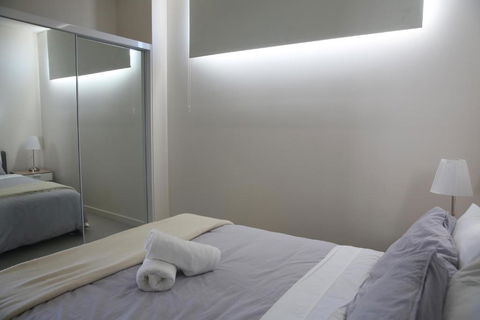 Adelaide CBD Bluebird Apartment - Kalgoorlie Accommodation 4