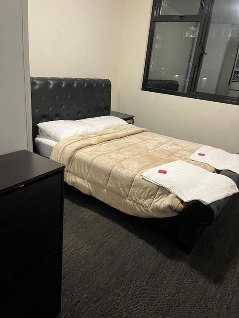 Adelaide City Vibe - Kalgoorlie Accommodation 0