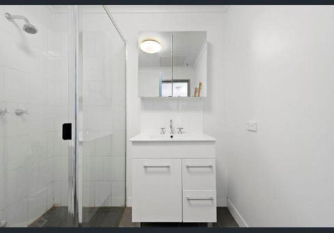 Adelaide City Vibe - Kalgoorlie Accommodation 1