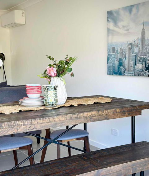 Adorable Modern 4 Br House WiFi & Parking - Kalgoorlie Accommodation 1