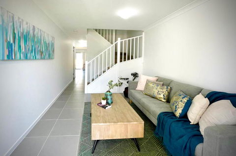 Adorable Modern 4 Br House WiFi & Parking - Kalgoorlie Accommodation 0