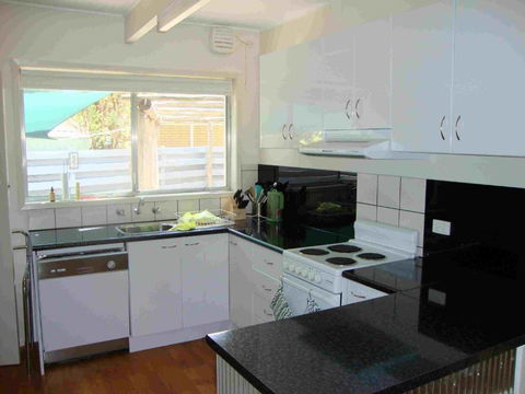 Ageri Holiday House - Kalgoorlie Accommodation 4
