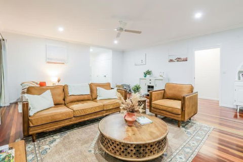 Agnes Bliss - Stunning, Centrally Located Four-Bedroom Beach House - Kalgoorlie Accommodation 2