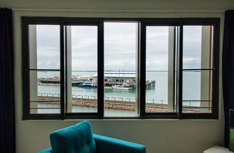 Absolute Waterfront - Tropical Sunrise Apartment Over The Water - Kalgoorlie Accommodation 3