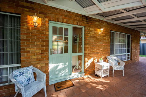 A Fairy Wren Cottage - Kalgoorlie Accommodation 3