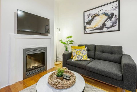 A Carlton Classic - Quaint Inner-City Getaway - Kalgoorlie Accommodation 3