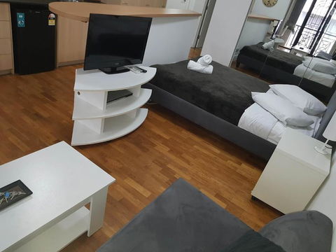 Accommodation Sydney Potts Point Pet Friendly Studio Apartment With Balcony - Kalgoorlie Accommodation 3