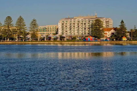 A-The Entrance Private Water Front 1 Bedroom Appartment At The Oaks - Kalgoorlie Accommodation 1