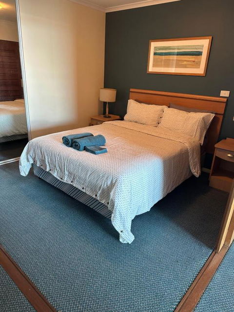 A-The Entrance Private Water Front 1 Bedroom Appartment At The Oaks - Kalgoorlie Accommodation 4