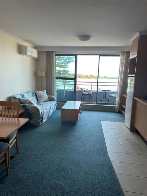 A-The Entrance Private Water Front 1 Bedroom Appartment At The Oaks - Kalgoorlie Accommodation 3