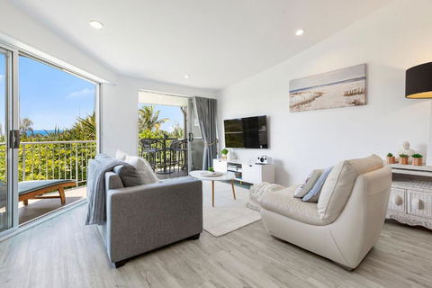 Andari Apartment 2, Sunshine Beach, Beachfront Street And Just Steps To Surf-club - Kalgoorlie Accommodation 1