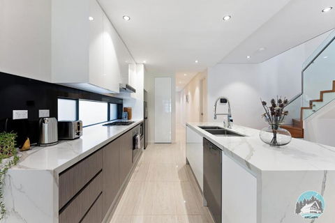 Aircabin - Eastwood - Luxury - 4 Bedrooms House - Kalgoorlie Accommodation 2