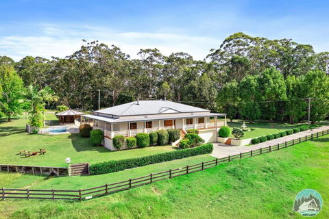 Aircabin - KANGY ANGY - Rural Retreat 4 Bedrooms - Kalgoorlie Accommodation 0
