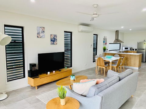 AIRLIE BEACH Delight. Hop, Skip Jump To Everything - Kalgoorlie Accommodation 0