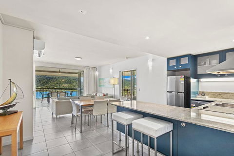 Airlie Beach Ocean Views & Resort Living @ 231 - Kalgoorlie Accommodation 4