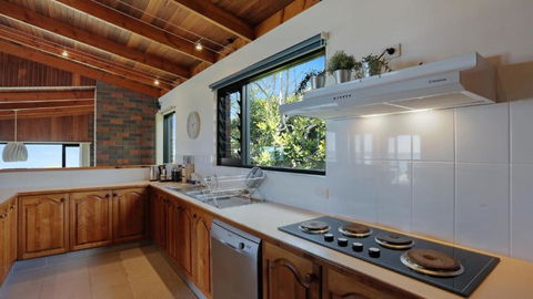 Aisling Saifir - Kalgoorlie Accommodation 3